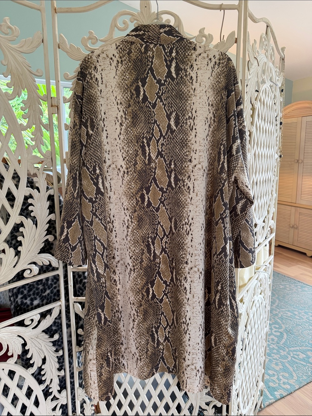 Forever 21 Taupe and Black Snake-Print Duster - Picture 6 of 6